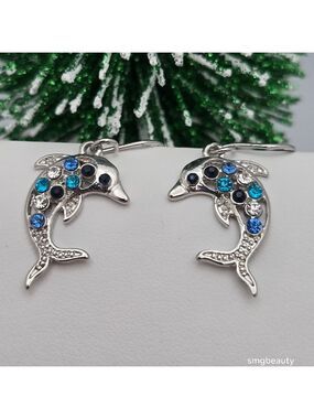 ✨2/$10✨ Silver Tone Dolphin Earrings with Blue Accents Cute Drop Style
